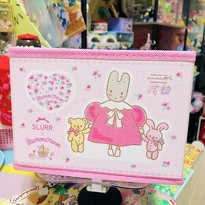 Marroncream storage bin